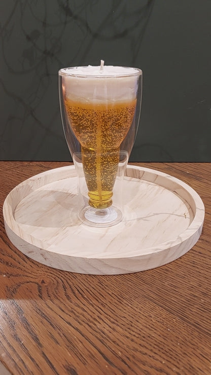 Handgemachte Bier-Kerze im doppelwandigen Glas mit täuschend echtem Wachs und Schaumkrone, hergestellt in Romanshorn von Glowing Celebrations